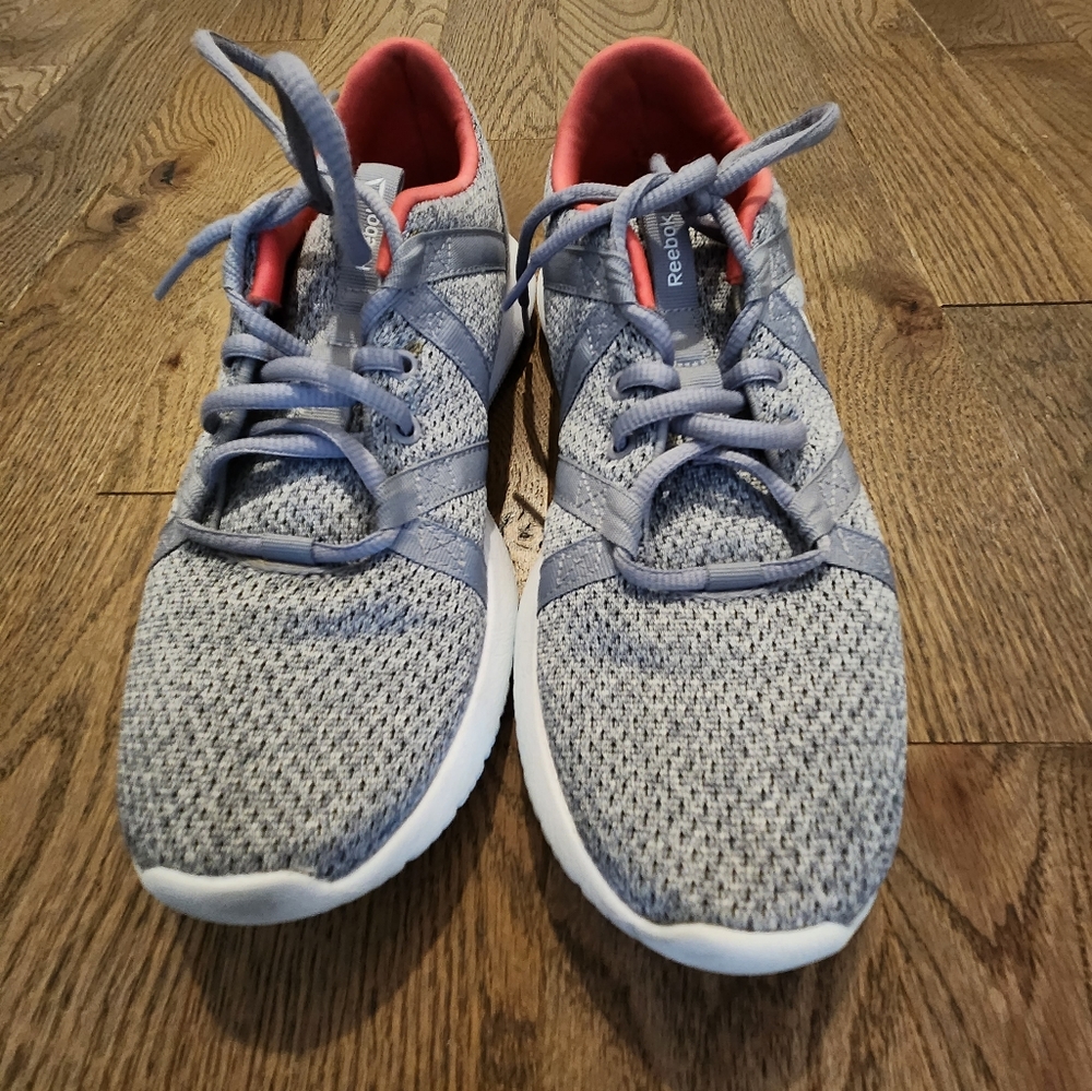 Reebok size 7 ladies runners